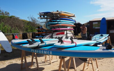 Faut-il prendre un cours de surf ou louer une planche ?